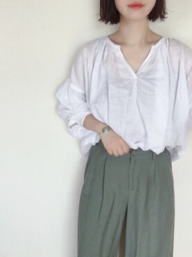 「白トップス」｜「アイテム（その他）」を使った、まいさん（レディース・164cm）の春コーディネート