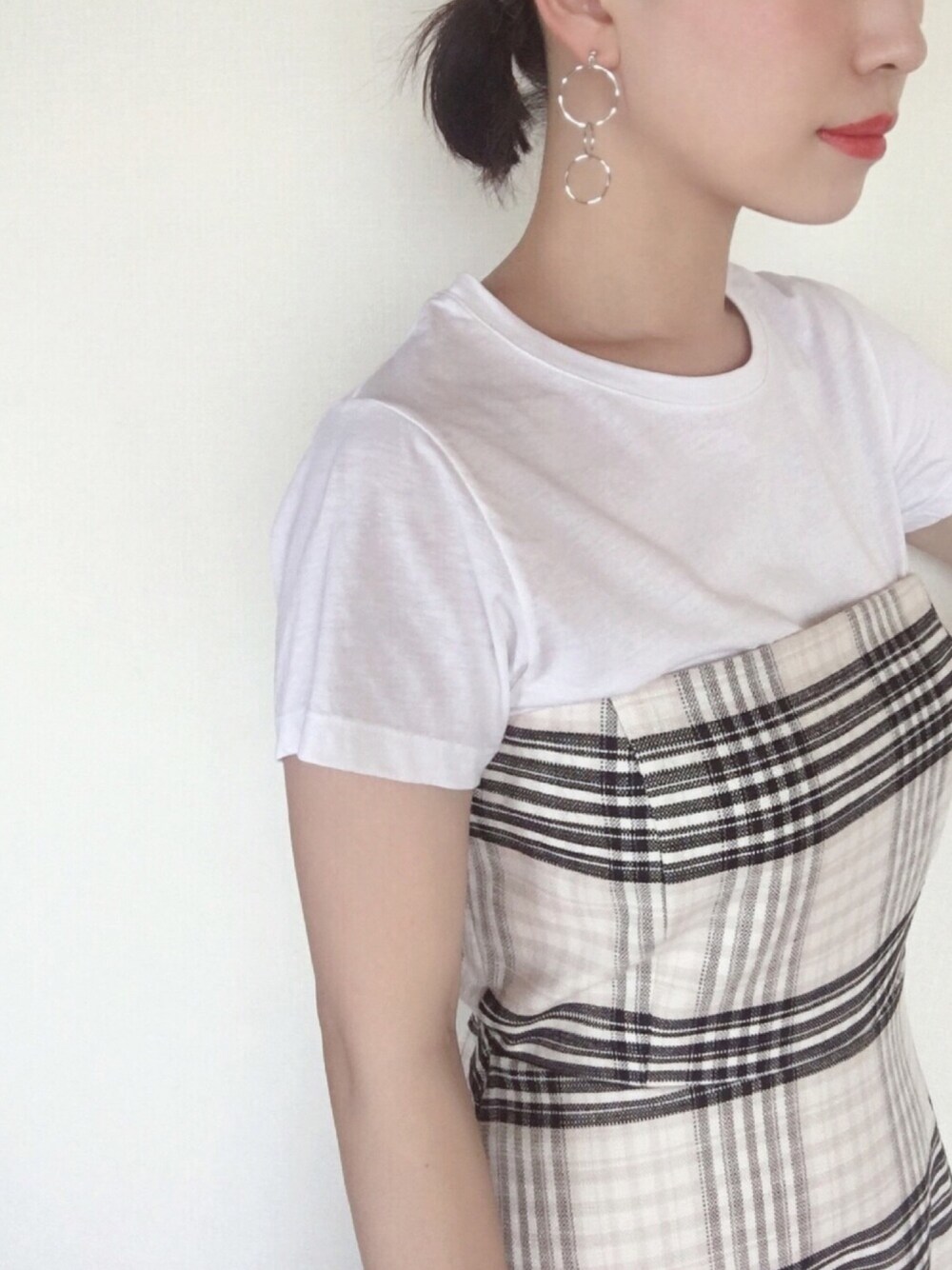 「カジュアルコーデ、大人カジュアル、シンプルコーデ、夏コーデ、チェック、チェックワンピース、Mila Owen、白Tシャツ、レイヤードスタイル、lilacaccessory」｜「IG:mai1220のアイテム（その他、その他）」を使った、まいさん（レディース・164cm）の夏コーディネートの1枚目の写真
