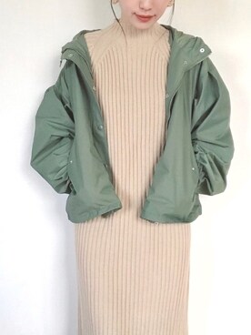 「リブニット」｜「アイテム（マウンテンパーカー）」を使った、まいさん（レディース・164cm）の冬コーディネート