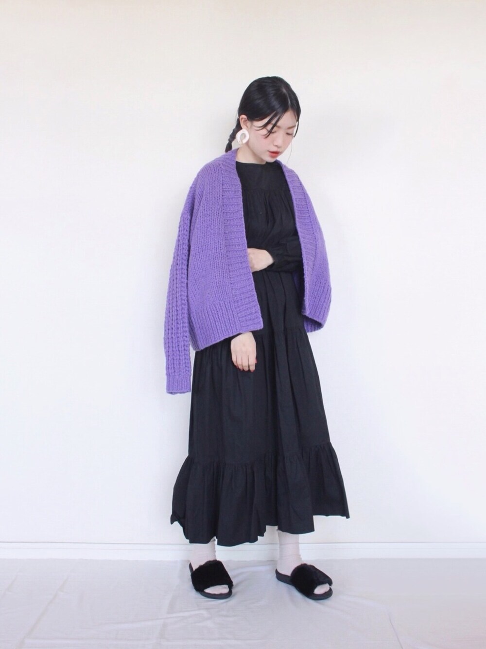 「fitflop、fitflop_japan、カジュアルコーデ、シンプルコーデ、休日スタイル、プチプラ、ゆるコーデ、ロングスカート、ビッグシルエット、ティアードワンピース」｜「IG:mai1220のアイテム（その他、その他）」を使った、まいさん（レディース・164cm）の冬コーディネートの1枚目の写真