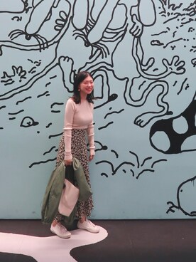 「ワンショルダー」｜「アイテム（マウンテンパーカー）」を使った、まいさん（レディース・164cm）の春コーディネート