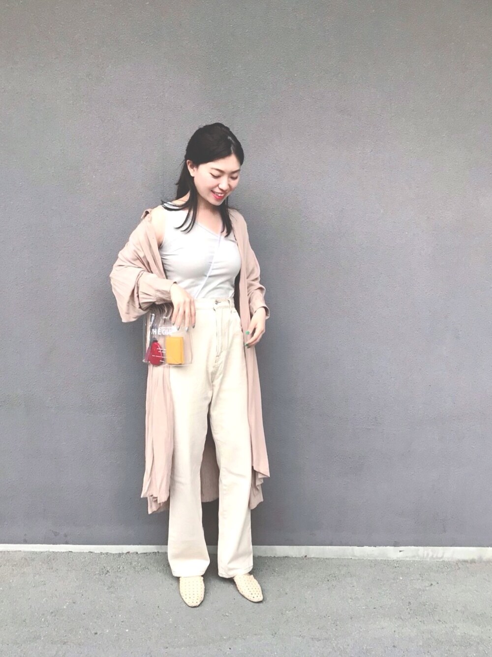 「auntmarie's 、ベージュコーデ、アシンメトリー、ワンショルダー、シンプルコーデ、カジュアルコーデ、ラクチンコーデ、大人カジュアル、夏コーデ、シャツワンピース」｜「IG:mai1220のアイテム（その他、その他）」を使った、まいさん（レディース・165cm）の夏コーディネートの1枚目の写真