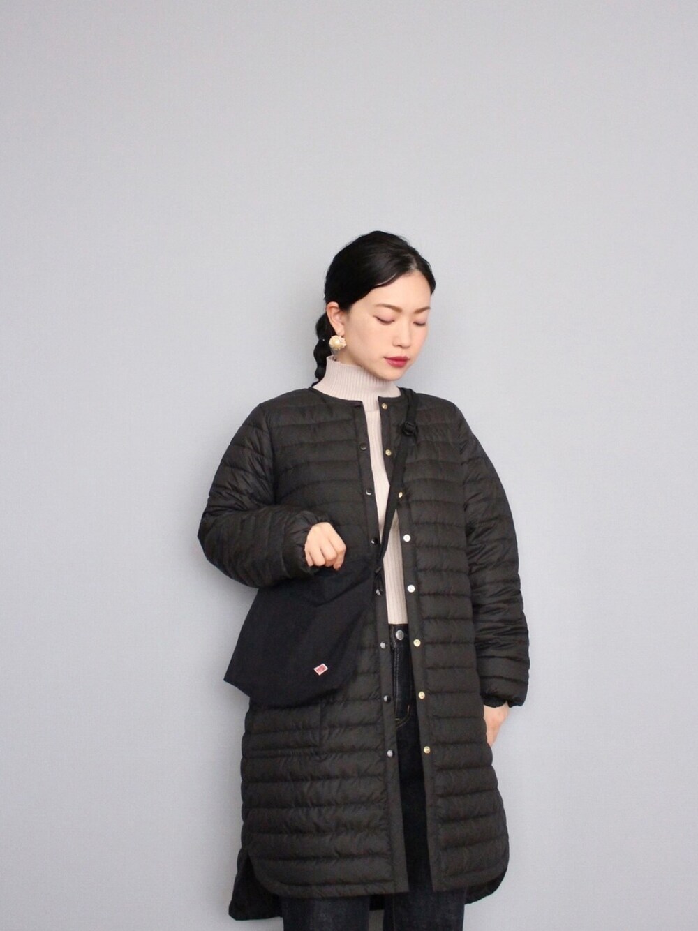 「トラディショナルウェザーウエア、traditionalweatherwear、アークリー、シンプル、楽チンコーデ、ダウンジャケット、サコッシュ、黒、カジュアル、ハイネック」｜「IG:mai1220のアイテム（その他、その他）」を使った、まいさん（レディース・164cm）の秋コーディネートの1枚目の写真
