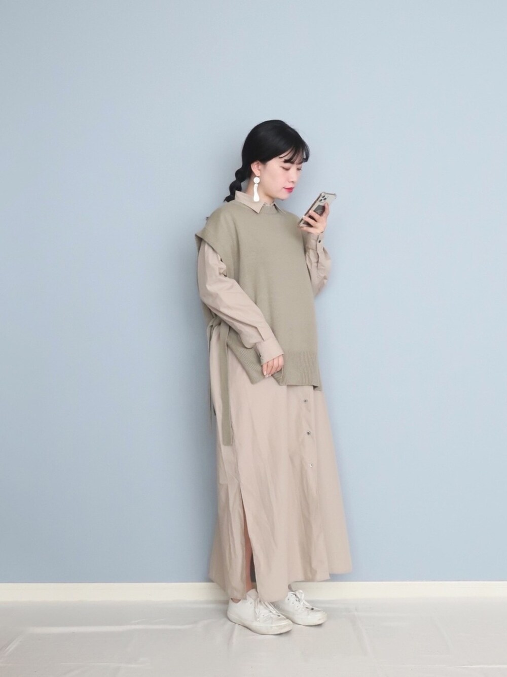 「LOWRYS FARM、JOURNAL STANDARD L'ESSAGE、ニットベスト、シャツワンピ、お洒落さんとつながりたい、オトナカジュアル、ゆるコーデ、春色、くすみカラー、大人コーデ」｜「IG:mai1220のアイテム（その他、その他）」を使った、まいさん（レディース・164cm）の冬コーディネートの1枚目の写真
