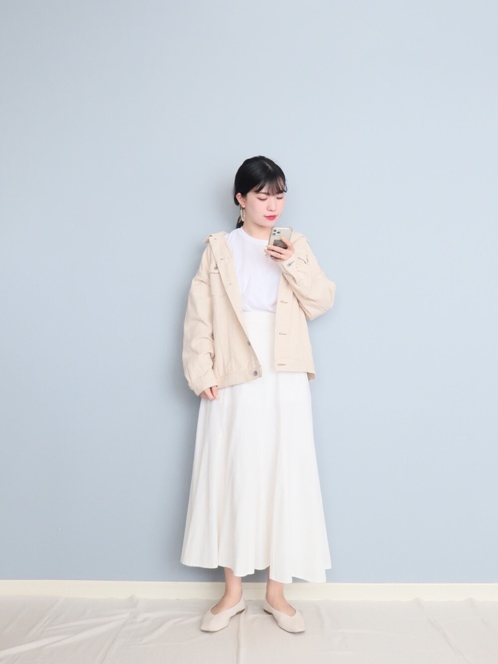 「URBANRESEARCH、アーバンリサーチ、休日スタイル、ホワイトコーデ、オトナカジュアル、春色、シンプル、はるコーデ、ワントーンコーデ、ゆるコーデ」｜「IG:mai1220のアイテム（その他、その他）」を使った、まいさん（レディース・164cm）の春コーディネートの1枚目の写真