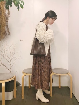 パッチワークループニットカーディガンを使った人気ファッション