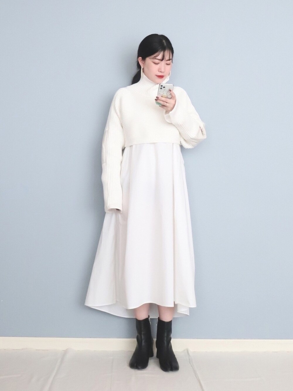 「休日スタイル、シンプル、大人カジュアル、大人女子、ホワイト、ワントーンコーデ、レイヤードスタイル、ショート丈トップス、モノトーン、デート」｜「IG:mai1220のアイテム（その他、その他）」を使った、まいさん（レディース・164cm）の冬コーディネートの1枚目の写真