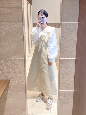 「襟付きトップス」｜「アイテム（ジャンパースカート）」を使った、まいさん（レディース・164cm）の春コーディネート