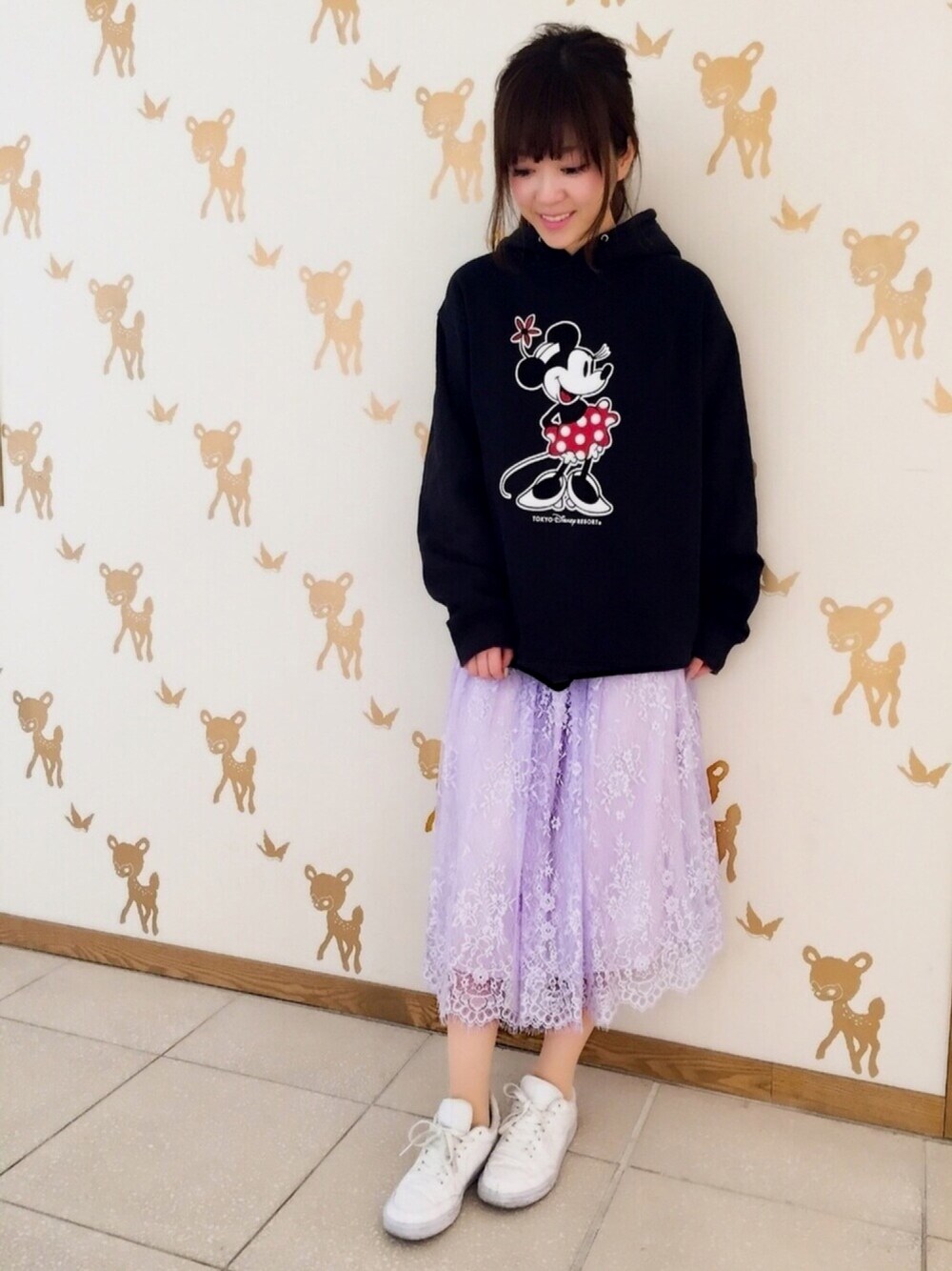 「カジュアル、休日スタイル、はるコーデ、casual、スニーカー、大人カジュアル、ウィルセレクション、willselection、ウィルガール、BSTR」｜「Disneyのアイテム（パーカー、ブラック系）」を使った、Makoさん（レディース・159cm）の春コーディネートの1枚目の写真