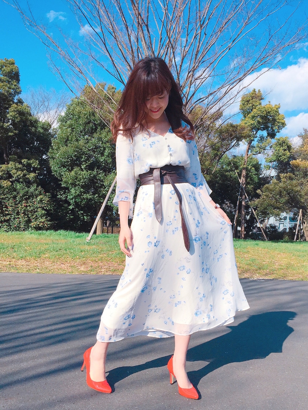 「休日スタイル、ホワイト、サッシュベルト、大人カジュアル、夏コーデ、ワンピース、ウィルセレクション、BSTR、ウィルガール」｜「アンドクチュールのアイテム（ワンピース、ホワイト系）」を使った、Makoさん（レディース・159cm）の夏コーディネートの1枚目の写真