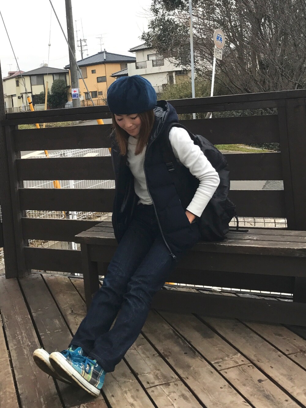 「カジュアルコーデ」｜「Green　Parksの・ベロアベレー（ハンチング/ベレー帽、ブルー系）」を使った、さっぴさん（レディース・154cm）の冬コーディネートの1枚目の写真