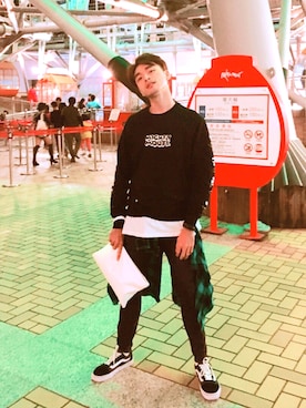 「PULL&BEAR（プルアンドベア）のアイテム（スウェット）」を使った、Dimas Changさん（メンズ・176cm）の秋コーディネート
