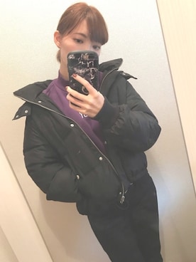 「パープル×黒」｜「アイテム（デニムパンツ）」を使った、zinyさん（レディース・161cm）の冬コーディネート