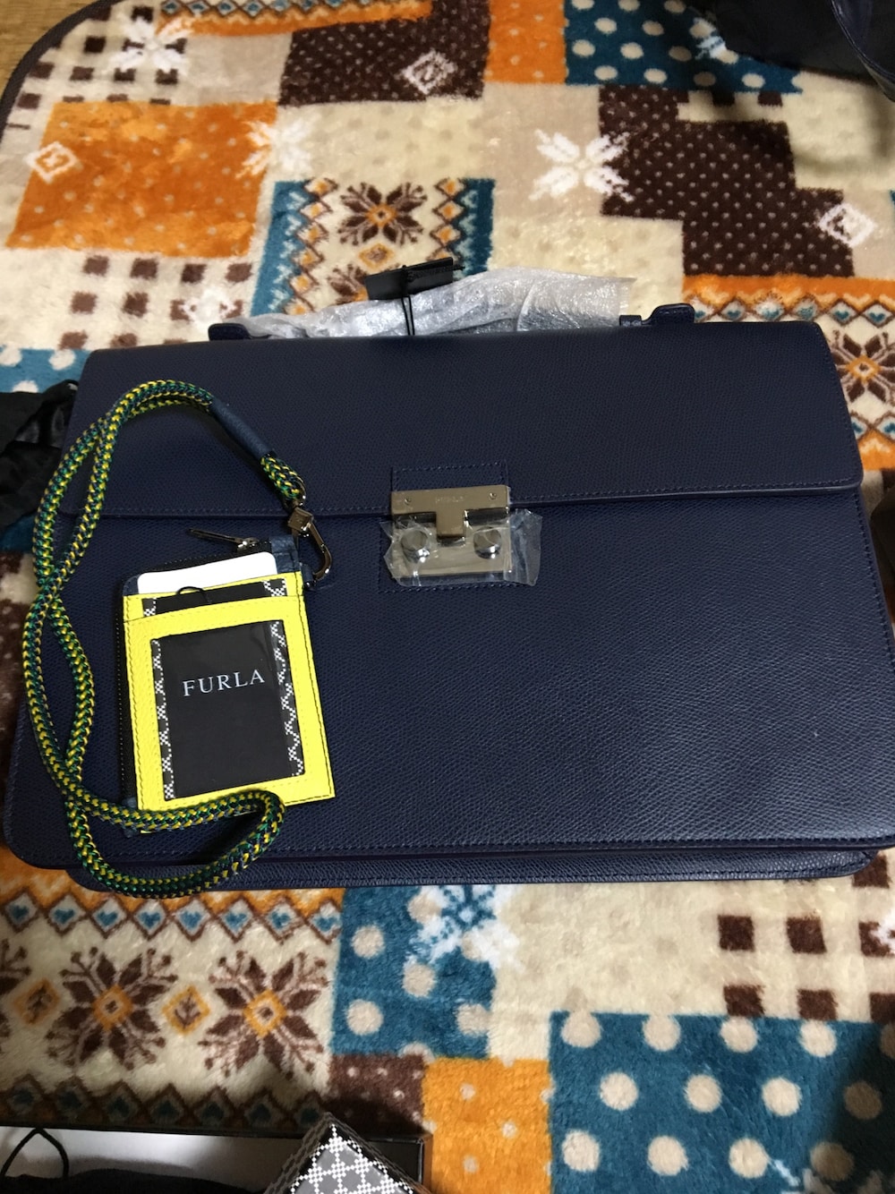 「サンタはいるよ」｜「FURLAのアイテム（バッグ、ブラック系）」を使った、ＤＴさん（メンズ・177cm）の冬コーディネートの1枚目の写真