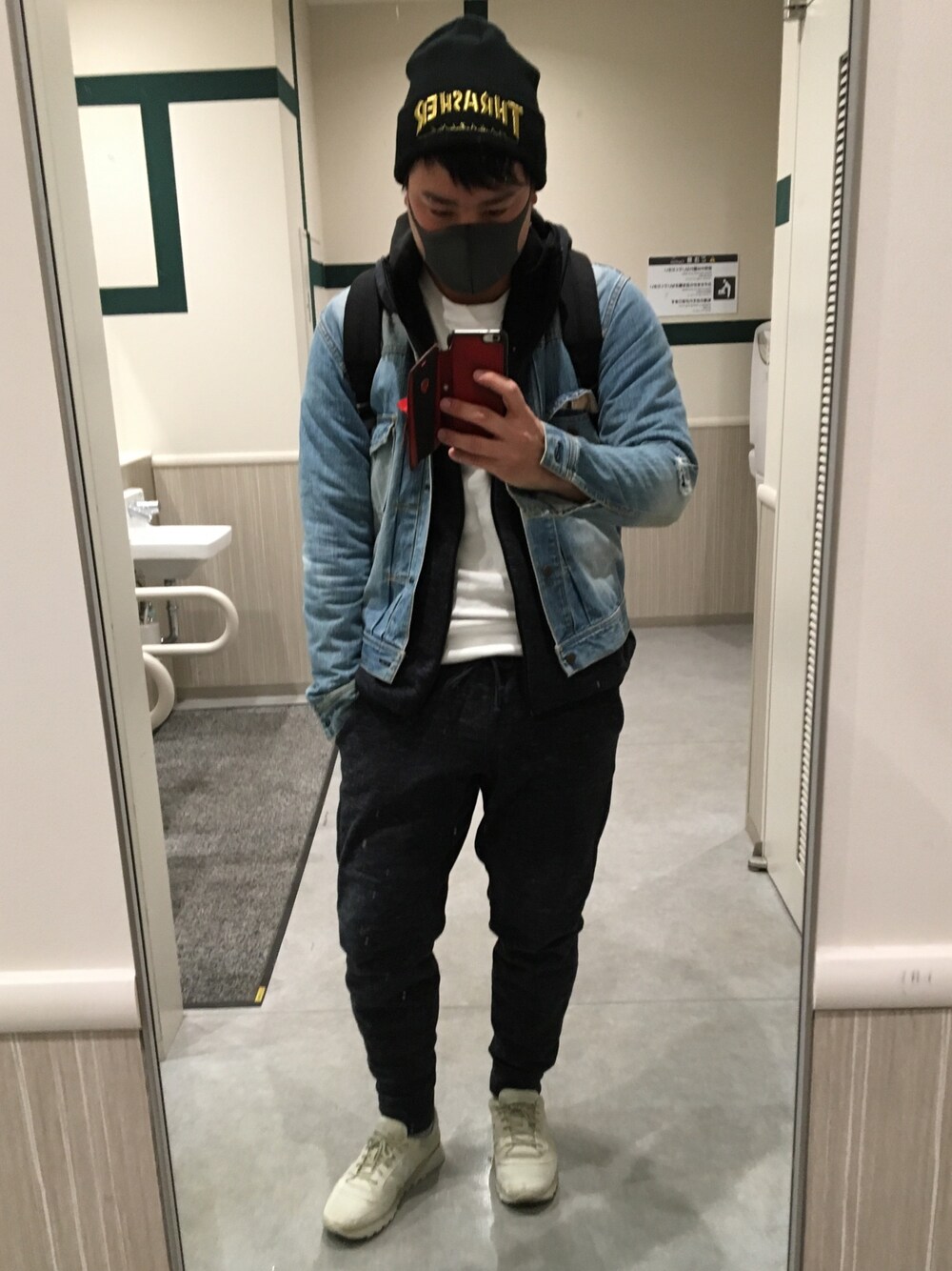 「ラクチンコーデ」｜「THRASHERのTHRASHER MAG LOGO刺繍ビーニー（ニットキャップ/ビーニー、ブラック系）」を使った、ＤＴさん（メンズ・177cm）の冬コーディネートの1枚目の写真