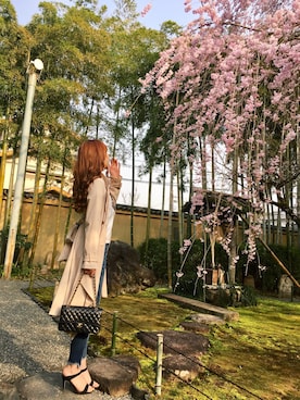 「chanel」｜「アイテム（トレンチコート）」を使った、伏江紗希さん（レディース・164cm）の夏コーディネート