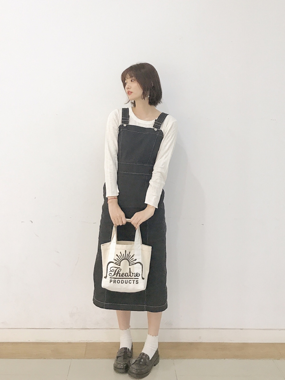 「KBF+、HARUTA、THEATRE PRODUCTS、ootd、可愛い」｜「KBF+のKBF+　配色ステッチジャンパースカート（ジャンパースカート、ブルー系）」を使った、爱吃榛子酱的水怪さん（レディース・175cm）の秋コーディネートの1枚目の写真