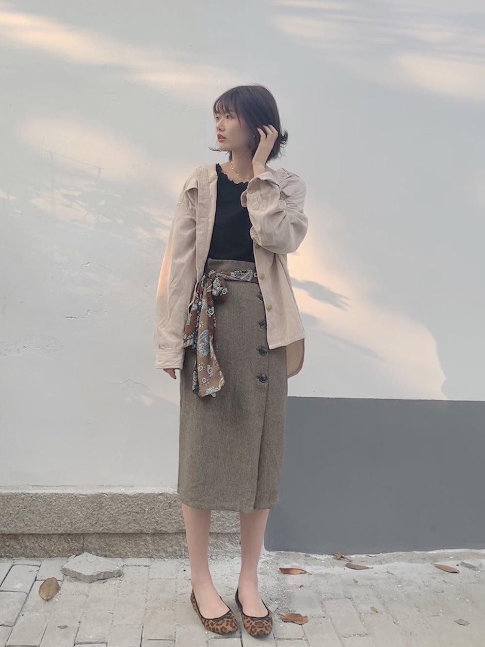 「ootd、秋のコーデ、Kastane、kastane_ootd、TODAYFUL、大人コーデ」｜「TODAYFULのコーデュロイシャツ（シャツ/ブラウス、ベージュ系）」を使った、爱吃榛子酱的水怪さん（レディース・175cm）の秋コーディネートの1枚目の写真
