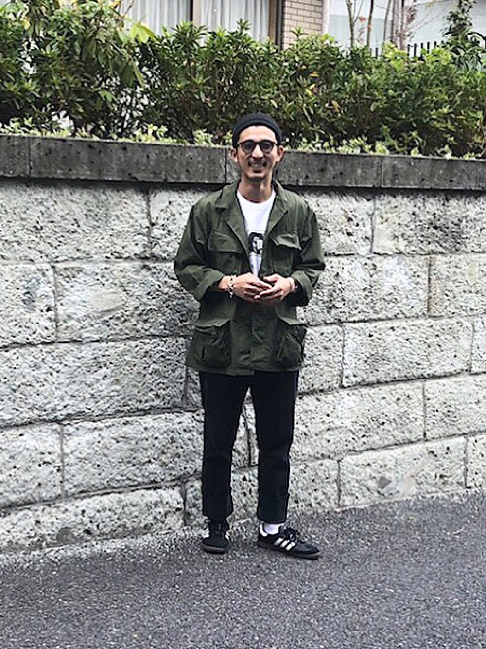 「春コーデ、きれいめカジュアル、休日スタイル、ビッグシルエット、古着MIX、street」｜「adidas Originalsのadidas Originals/アディダス オリジナルス SAMBA OG/サンバ OG（スニーカー、ブラック系）」を使った、mottimaさん（メンズ・174cm）の春コーディネートの1枚目の写真