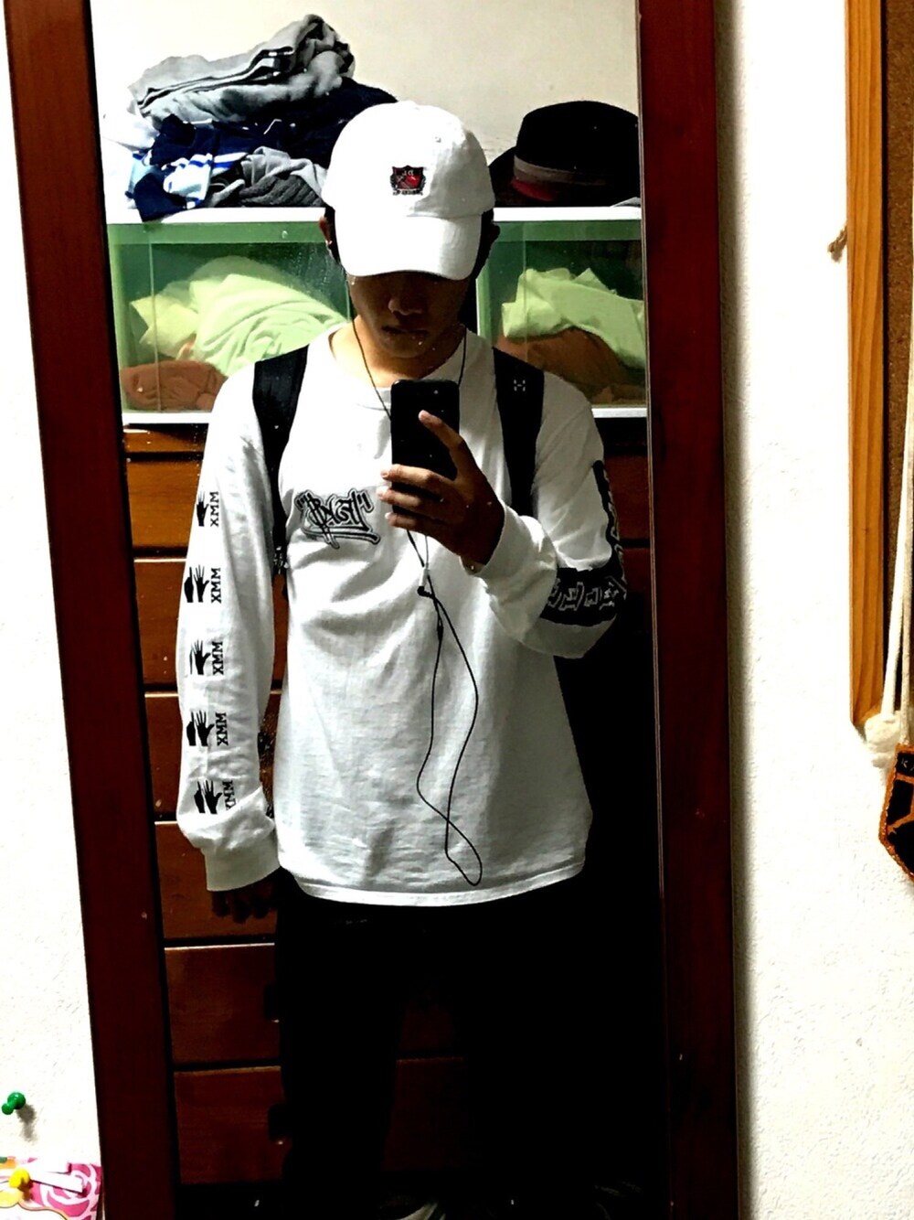 「SK8　、アンチノック、大学生、白」｜「emptlifeのアイテム（Tシャツ/カットソー、ホワイト系）」を使った、tetsuさん（メンズ・173cm）の夏コーディネートの1枚目の写真