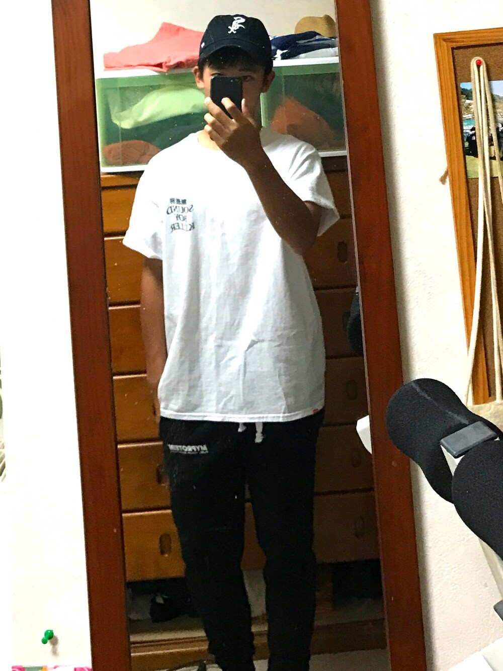 「FLATLUX、myprotein、ワークアウトジャンキー、street、秋」｜「flatluxのアイテム（Tシャツ/カットソー、ホワイト系）」を使った、tetsuさん（メンズ・173cm）の秋コーディネートの1枚目の写真