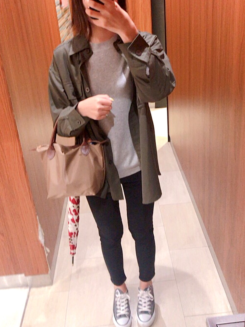 「カーキシャツ」｜「しまむらのアイテム（ニット/セーター、グレー系）」を使った、みきつんさん（レディース・165cm）の夏コーディネートの1枚目の写真