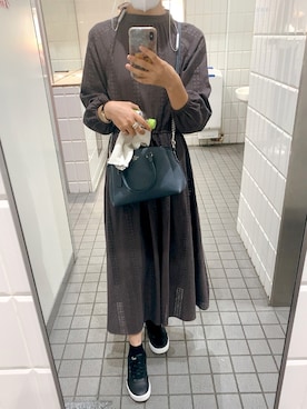 「グレーワンピース」｜「アイテム（アクセサリー）」を使った、みきつんさん（レディース・166cm）の秋コーディネート