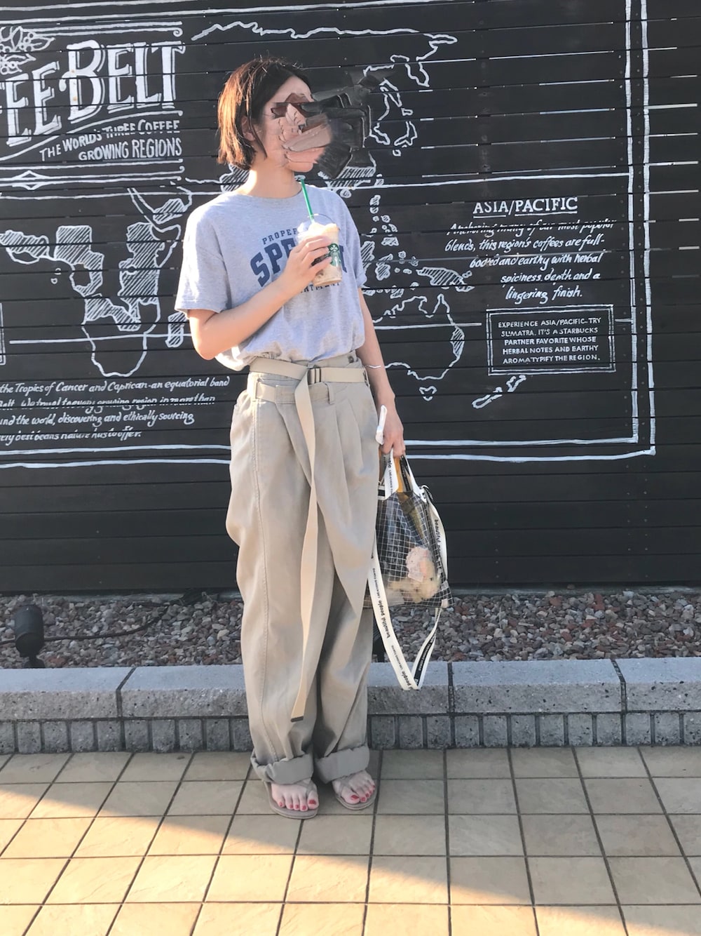 「パンツスタイル、チノパン、used」｜「via jのvia j (ヴィアジェイ)  指ぬきビーチサンダル（ビーチサンダル、ブラウン系）」を使った、a**koさん（レディース・157cm）の夏コーディネートの1枚目の写真