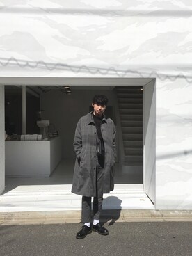「SENSE OF PLACE by URBAN RESEARCH（センスオブプレイスバイアーバンリサーチ）のアイテム（ステンカラーコート、グレー系）」を使った、 Yamakita Daikiさん（メンズ・185cm）の春コーディネート