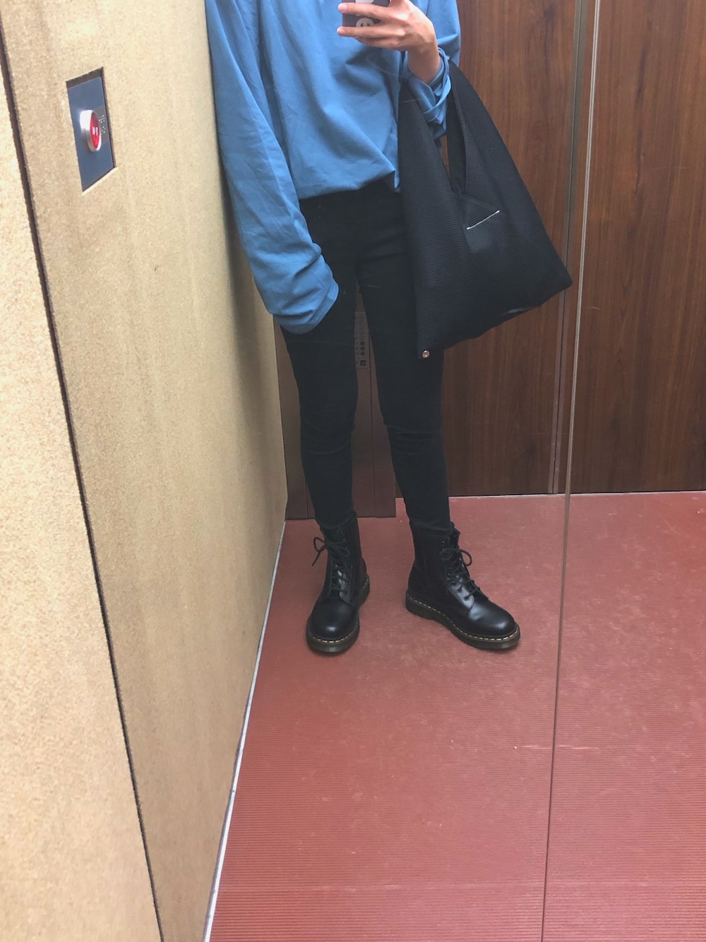 「ドクターマーチン8ホール、Dr.Martens、MM6」｜「Mayreeの【Mayree】ルーズシルエット カラーロンT（Tシャツ/カットソー、ブルー系）」を使った、yuki 記録さん（レディース・159cm）の夏コーディネートの1枚目の写真