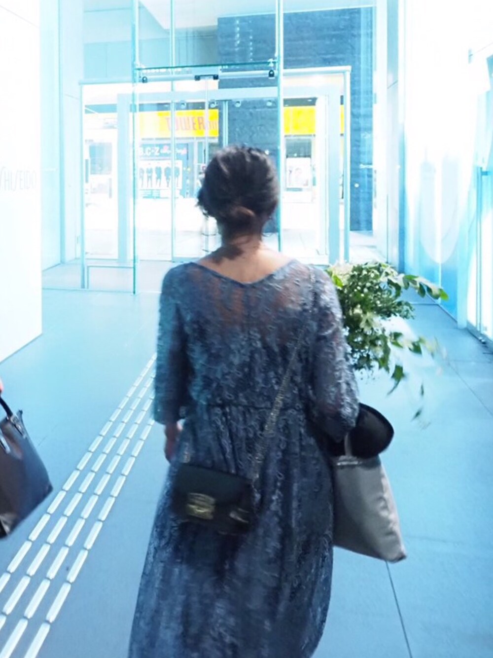 「結婚式、ワンピース、amerivintage」｜「Ameriのアイテム（ワンピース、ブルー系）」を使った、yuki 記録さん（レディース・159cm）の秋コーディネートの1枚目の写真