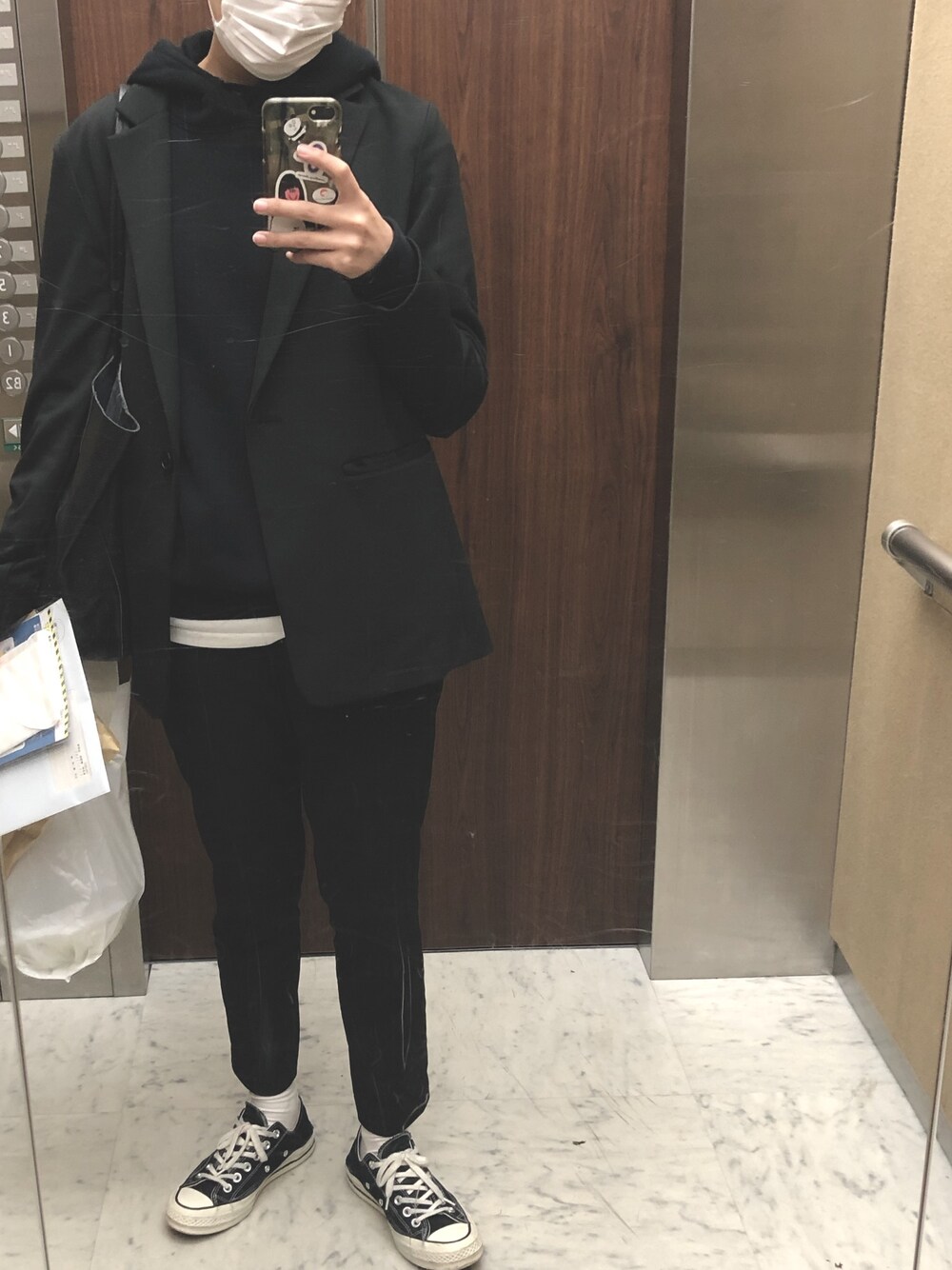 「ユニクロコーデ、UNIQLO、converse」｜「UNIQLOのアイテム（テーラードジャケット、ブラック系）」を使った、yuki 記録さん（レディース・159cm）の春コーディネートの1枚目の写真