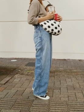 「UNIQLO（ユニクロ）のハイライズワイドストレートジーンズ（デニムパンツ）」を使った、SHOさん（レディース・164cm）の春コーディネート