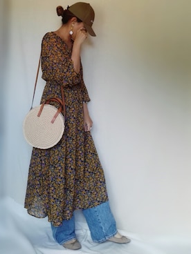 「UNIQLO（ユニクロ）のハイライズワイドストレートジーンズ（デニムパンツ）」を使った、SHOさん（レディース・164cm）の春コーディネート