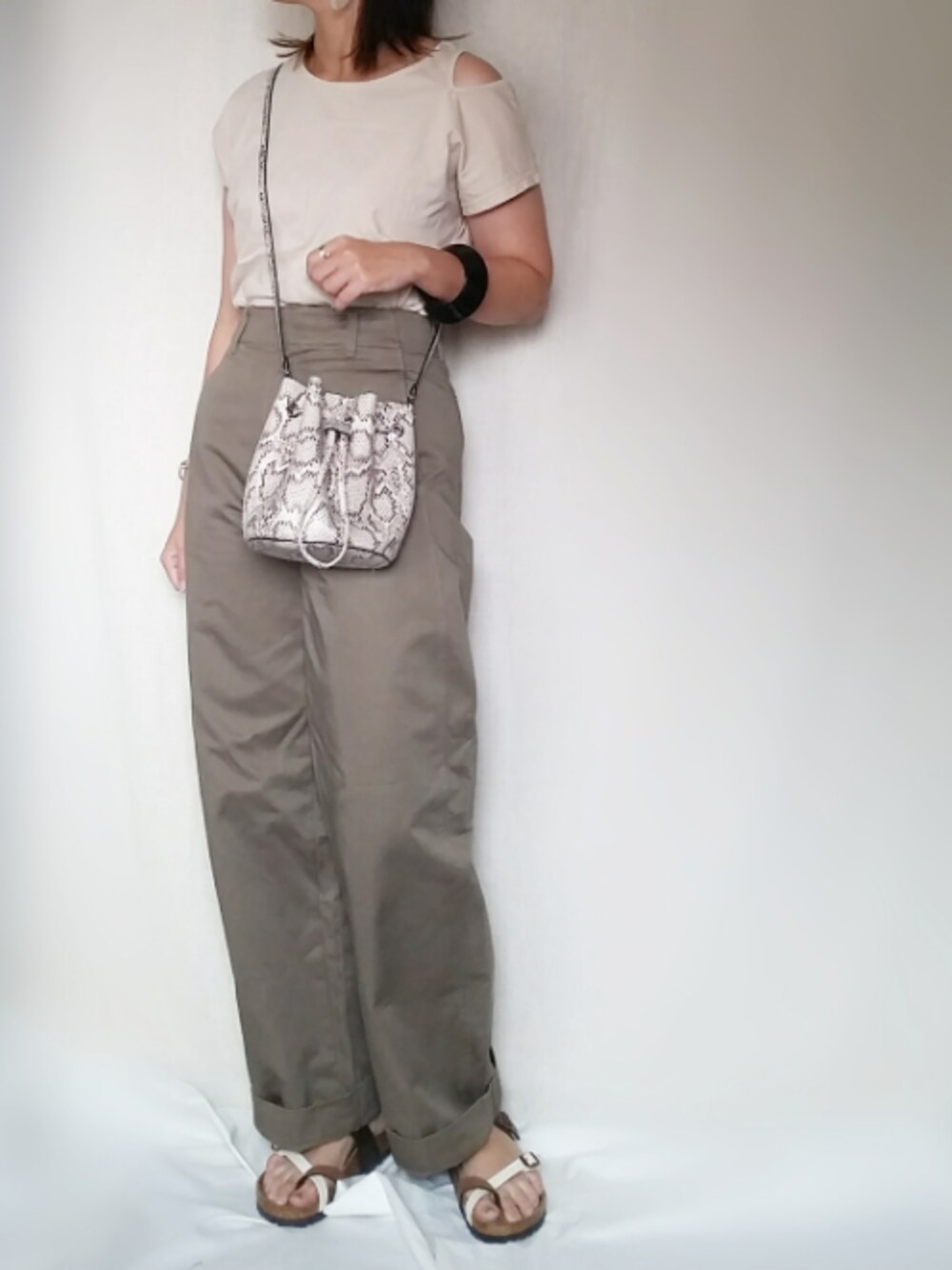 「Doシンプル部、birkenstock、ビルケン、カーブパンツ、ワイドフィットカーブパンツ」｜「BIRKENSTOCKの19SS新作■MAYARI/マヤリ グラデーションブラウン （UNISEX)（サンダル、ブラウン系）」を使った、SHOさん（レディース・164cm）の夏コーディネートの1枚目の写真
