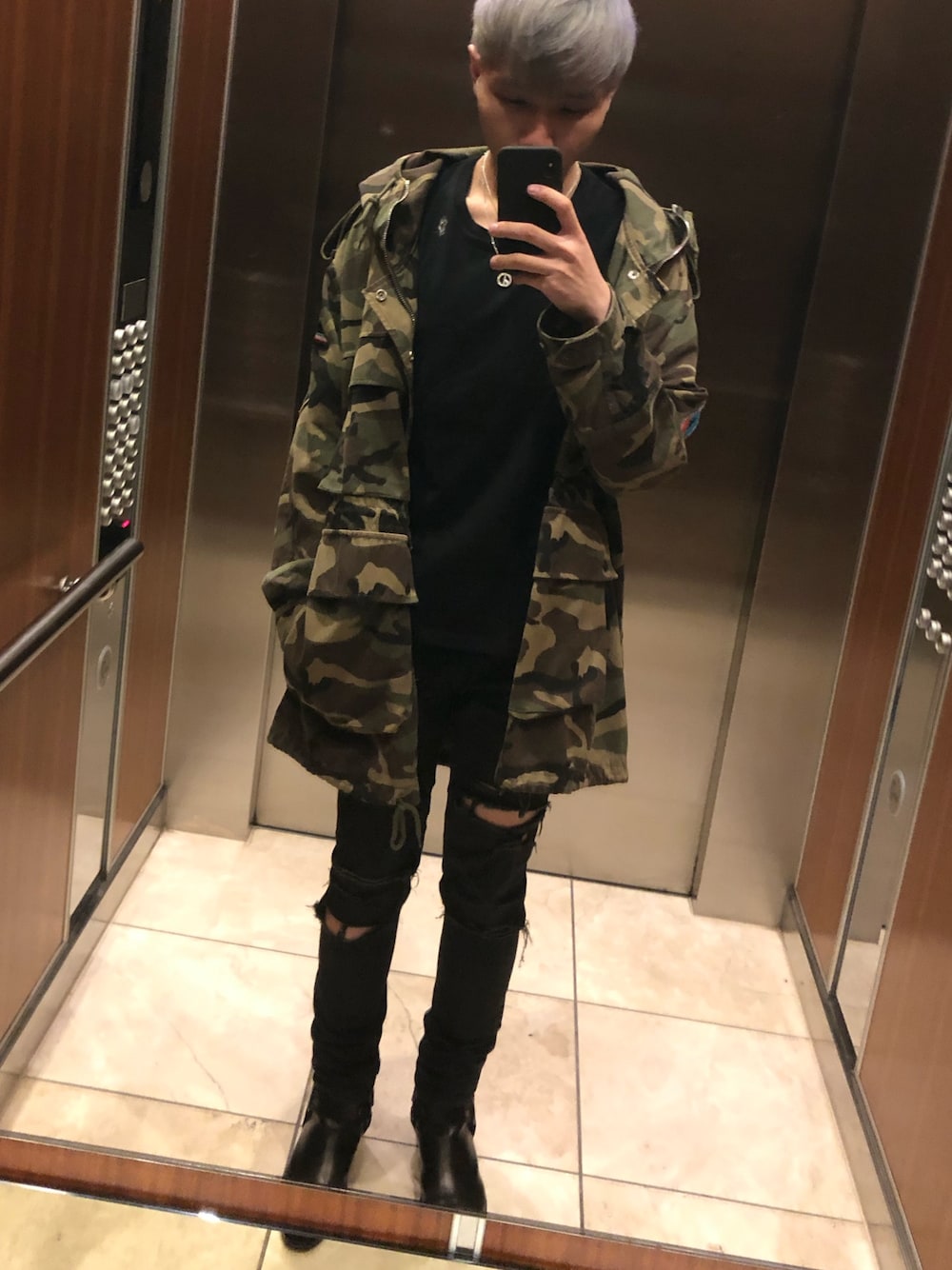 「SAINT LAURENT PARISのアイテム（ブーツ、ブラック系）」を使った、7EA_T1M3さん（メンズ・180cm）の春コーディネートの1枚目の写真