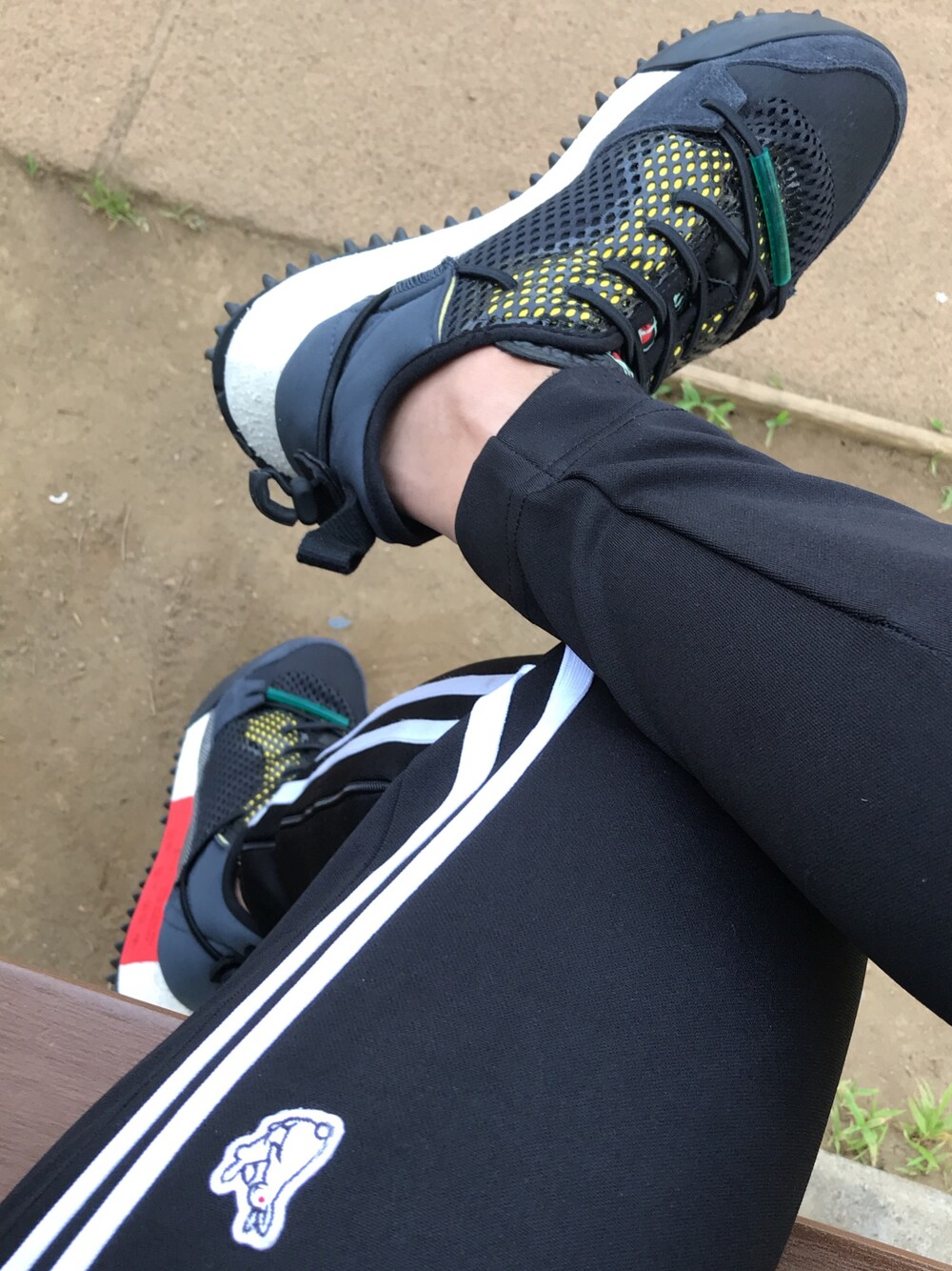 「足元くら部、あしもと倶楽部、スニーカー、スニーカーコーデ、ストリート、ジョガーパンツ、ジャージ、Alexander Wang、adidas、adidas originals」｜「alexanderwangのアイテム（スニーカー、ブラック系）」を使った、優生さん（メンズ・163cm）の夏コーディネートの1枚目の写真
