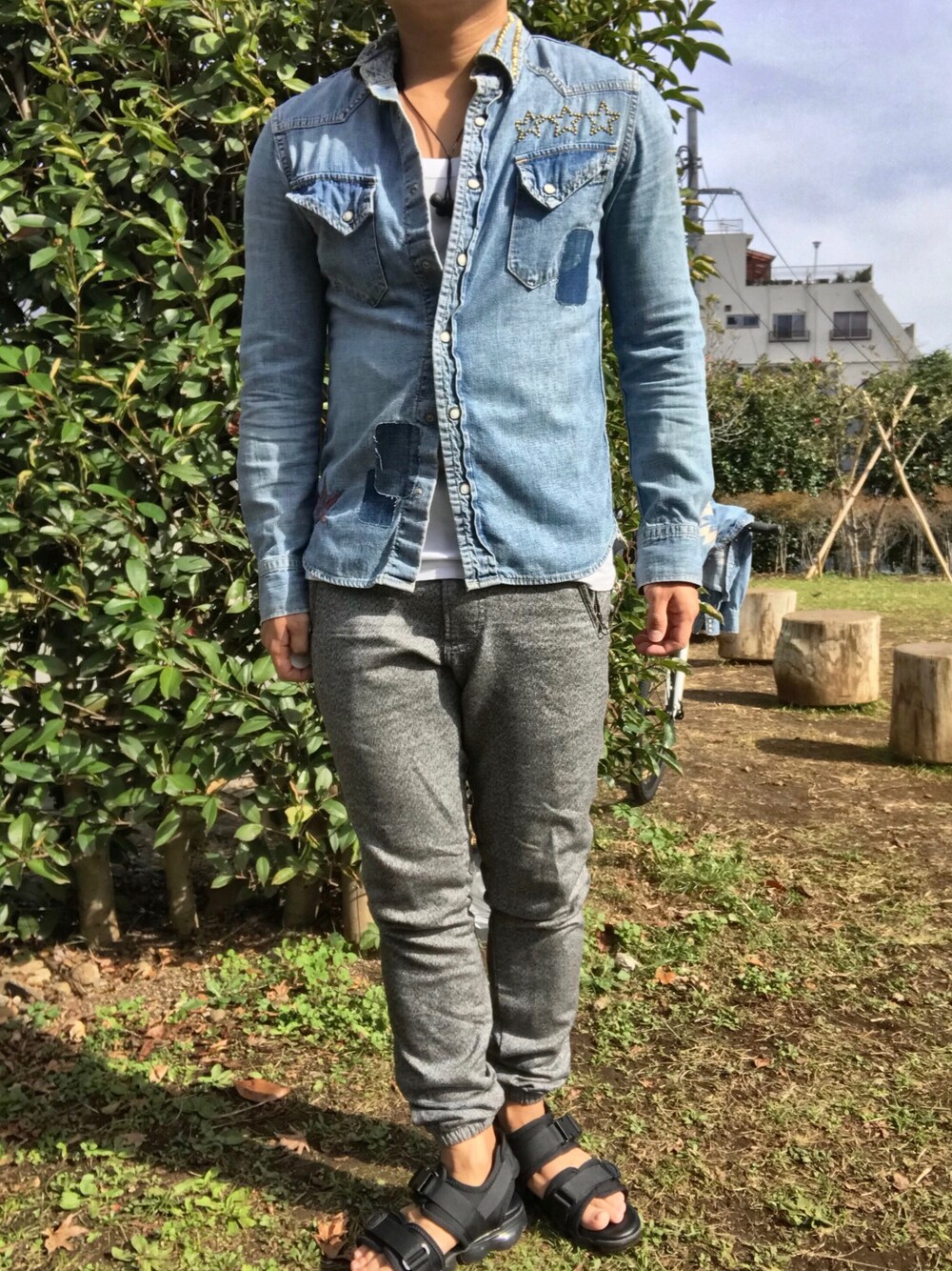 「ootd、カジュアル、レミレリーフ、REMI RELIEF、AZUL by moussy、シンプル、オトナカジュアル、アメカジ、お洒落さんとつながりたい、秋のコーデ」｜「REMI RELIEFのREMI RELIEF （レミレリーフ） 別注デニムウエスタン (504)（シャツ/ブラウス、ブルー系）」を使った、優生さん（メンズ・160cm）の秋コーディネートの1枚目の写真
