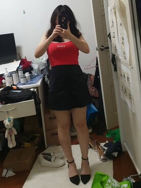 「無（ム）のアイテム（スカート、ブラック系）」を使った、林璇璇さん（レディース）の秋コーディネート
