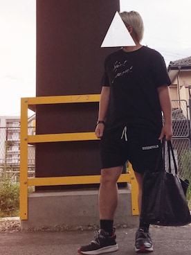 「SAINT LAURENT PARIS（サンローランパリ）のアイテム（Tシャツ/カットソー、ブラック系）」を使った、paisenさん（メンズ・174cm）の夏コーディネート