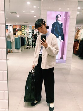 「UNIQLO（ユニクロ）のボアフリースクルーネックカーディガン（長袖）（その他アウター、ホワイト系）」を使った、1Cさん（レディース・166cm）の冬コーディネート