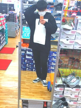 「SHAREEF（シャリーフ）のアイテム（パーカー、ブラック系）」を使った、Kairi さん（メンズ・173cm）の春コーディネート