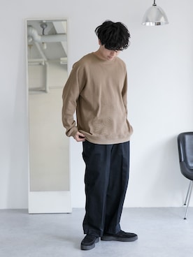 「ワッフル」｜「アイテム（チノパンツ）」を使った、DOORS MENSさん（メンズ・176cm）の春コーディネート