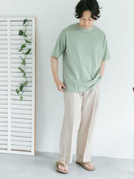 「URBAN RESEARCH DOORS（アーバンリサーチドアーズ）のハードマンズリネン 2タックトラウザー（その他パンツ）」を使った、DOORS MENSさん（メンズ・176cm）の春コーディネート