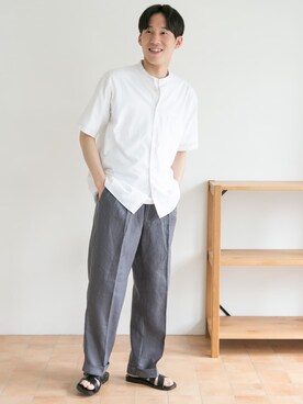 「URBAN RESEARCH DOORS（アーバンリサーチドアーズ）のハードマンズリネン 2タックトラウザー（その他パンツ）」を使った、DOORS MENSさん（メンズ・176cm）の夏コーディネート