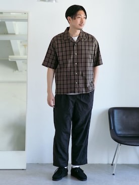 「BURLAP OUTFITTER（バーラップアウトフィッター）のアイテム（パンツ）」を使った、DOORS MENSさん（メンズ・176cm）の夏コーディネート
