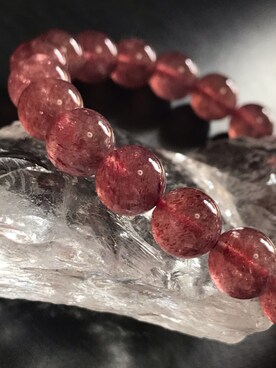 「アイテム（アクセサリー、レッド系）」を使った、PARISさん（レディース・160cm）の冬コーディネート