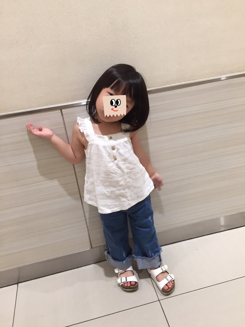 「ootd、girl、summer、familyinsaigon」｜「ZARA KIDSのアイテム（ベスト、ホワイト系）」を使った、Lilyさん（キッズ・90cm）の夏コーディネートの1枚目の写真