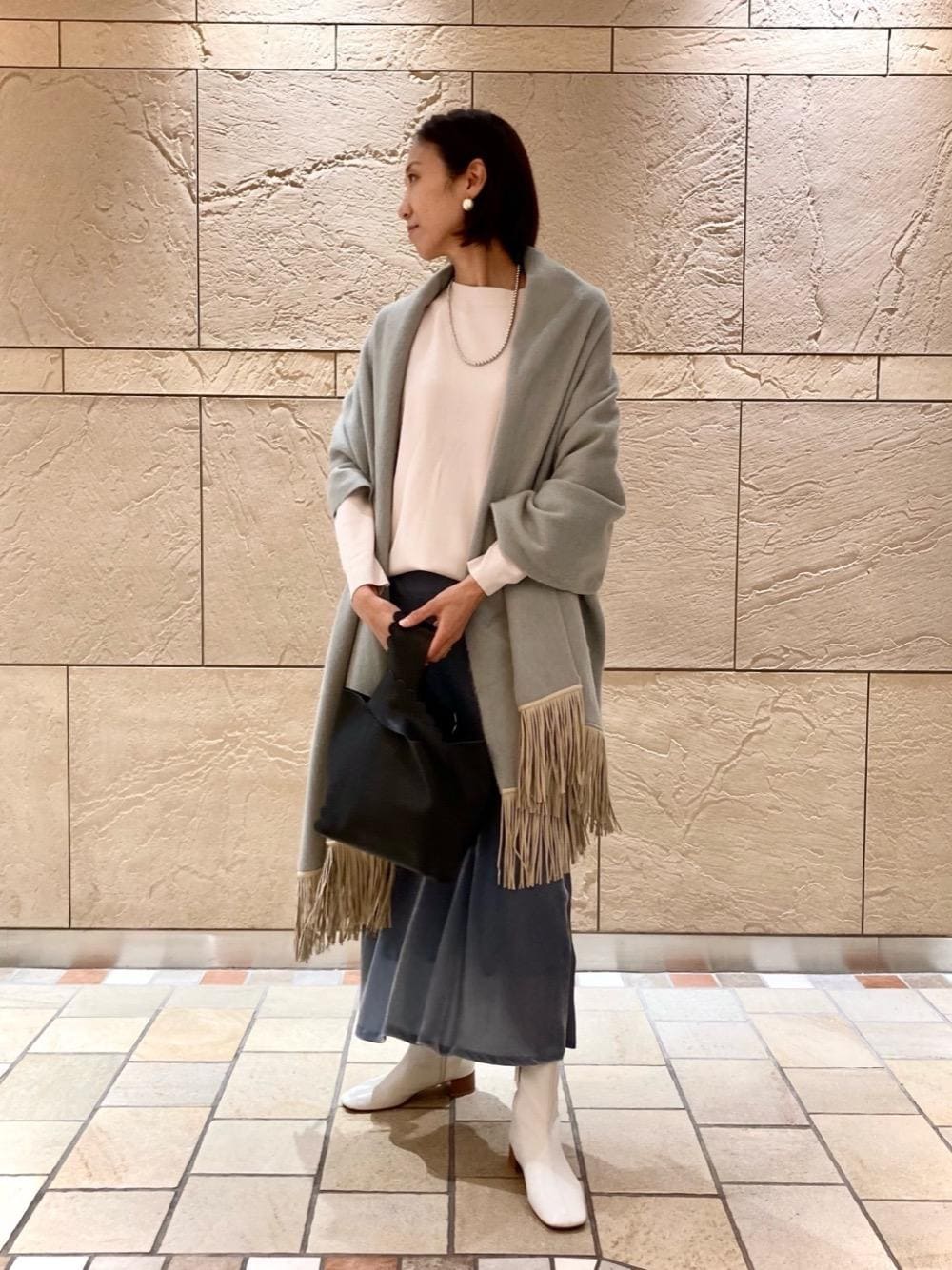 「UNITED ARROWSの＜UNITED ARROWS＞MIX MT/BALL 55 ネックレス（ネックレス、シルバー系）」を使った、奥澤　朋子さん（レディース・165cm）の秋コーディネートの1枚目の写真