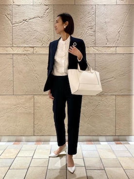 「UNITED ARROWS（ユナイテッドアローズ）のアイテム（ブローチ/コサージュ）」を使った、奥澤　朋子さん（レディース・165cm）の冬コーディネート